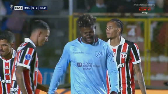 Que perigo! Asprilla cabeceia com 'muito veneno' e quase abre o placar contra o São Paulo; VEJA