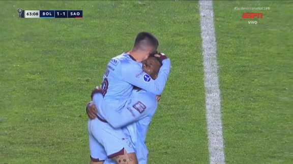 Gol do Bolívar! Carlos Melgar finaliza com muita curva, Rafael não chega, e bola vai para o fundo da rede; VEJA