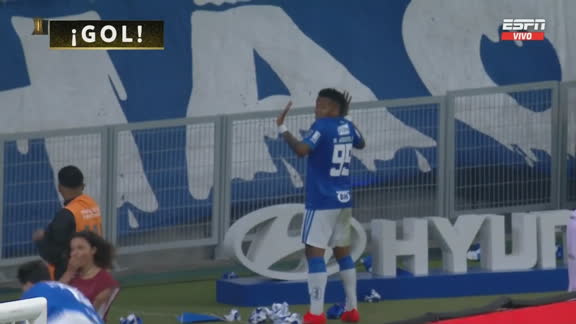 ¡No dejen de aplaudir! Golazo sensacional de Keny Arroyo para adelantar a Cruzeiro