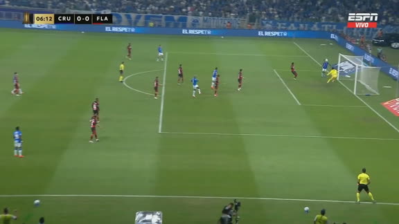 Wesley y un insólito errado ante Flamengo en el arranque del partido