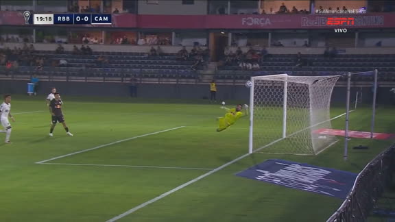 Defesaça de Cleiton! Goleiro do RB Bragantino espalma bomba de Victor Hugo e evita o gol do Atlético-MG