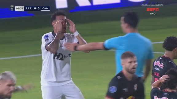 Reinier acerta cabeçada perigosa em RB Bragatino x Atlético-MG e fica revoltado com arbitragem nas oitavas da Sul-Americana