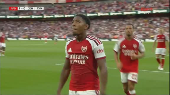 QUE LAMBANÇA! Arsenal aproveita 'presente' da defesa do Como e sai na frente em amistoso; VEJA