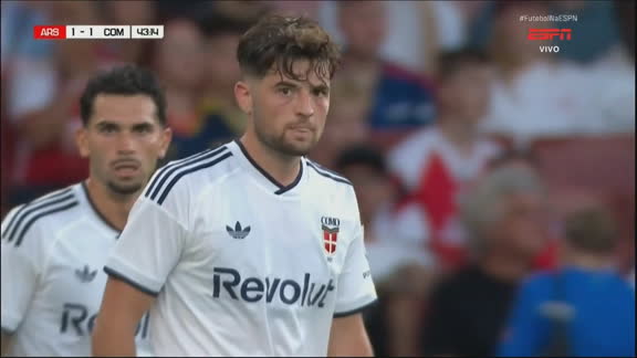 GOLAÇO do Como! Baturina entorta defesa do Arsenal e assina pintura em amistoso; VEJA