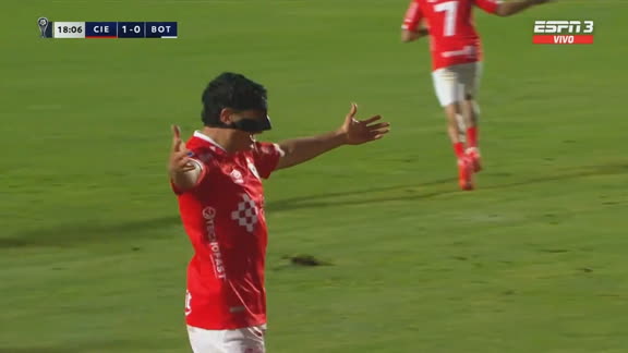 ¡Una palomita bárbara! Succar puso el 1 a 0 de Cienciano ante Botafogo