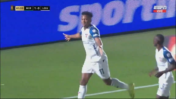 ¡Michael Estrada estuvo atento y marcó el empate de Liga de Quito!