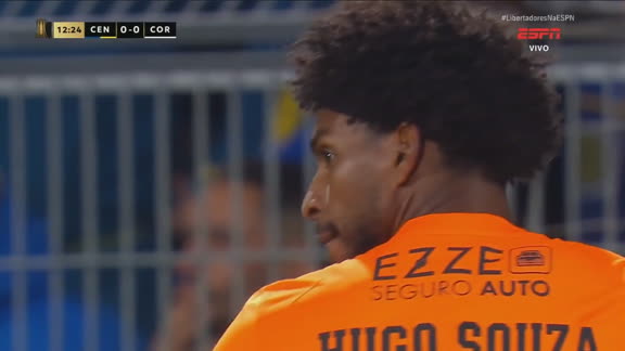 Defesaça do goleiro do Corinthians! Hugo Souza mostra que está ligado e defende chutaço de longe do Rosario Central