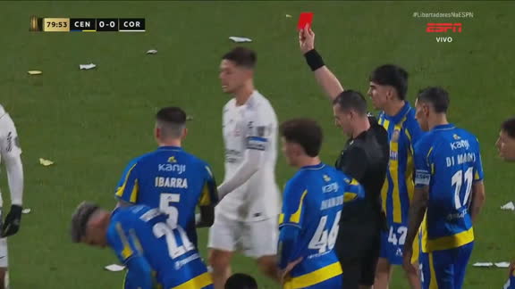 Meia do Corinthians é expulso! Allan comete falta pesada, leva o segundo cartão amarelo e deixa o jogo 10 minutos