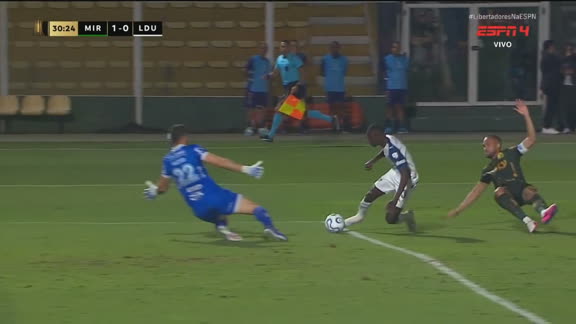 WALTER MAIS UMA VEZ! Após erro da defesa, goleiro do Mirassol imprede empate da LDU com grande defesa