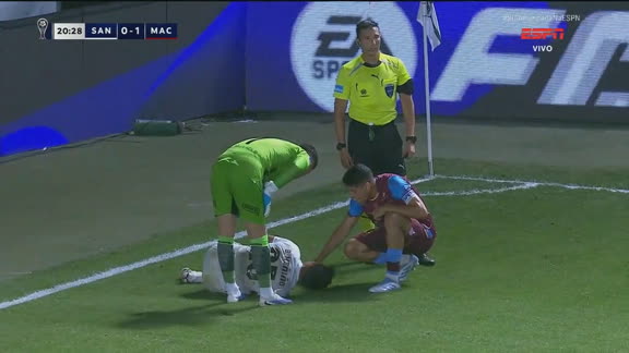 Preocupa? Gabriel Menino sai mancando e precisa ser substituído em Santos x Macará; VEJA
