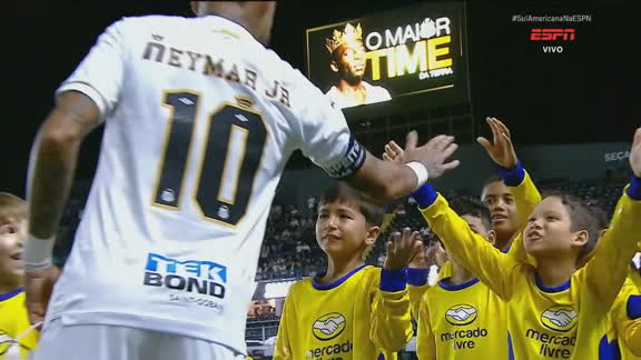 Neymar titular! Criança chora muito ao encontrar camisa 10 antes de Santos x Macará; VEJA