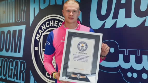 Erling Haaland recibe placa de récord Guinness