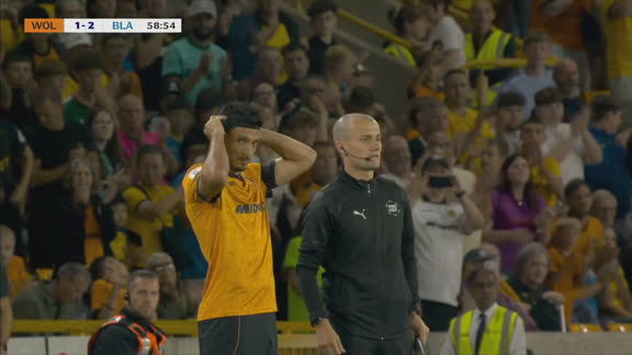 ¡Entrega total a Rául Jiménez en el Molineux!