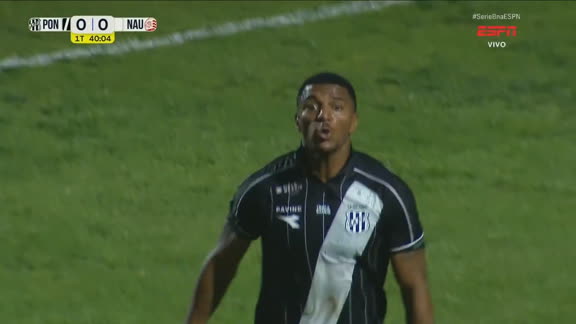 Gol da Ponte Preta! Brandão recebe grande passe e toca na saída do goleiro do Náutico para fazer 1 a 0
