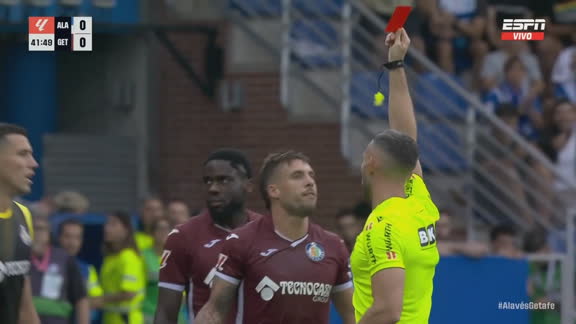 ¡Patadón de Kiko Femenía y roja: el Getafe con diez!