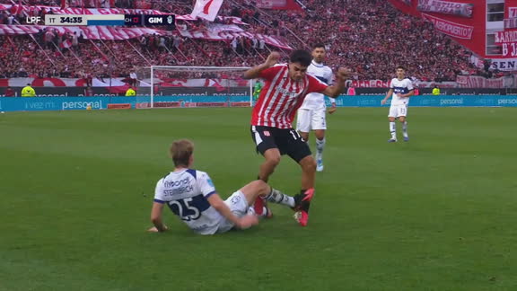 ¡Planchazo y afuera! Steimbach fue expulsado en el clásico de La Plata