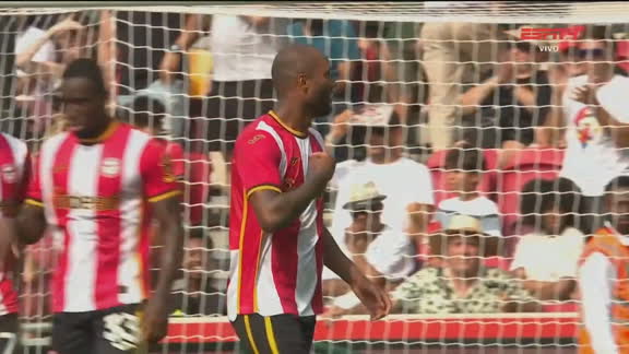 Gol do Brentford! Igor Thiago recebe de Schade e marca o terceiro contra o Frankfurt