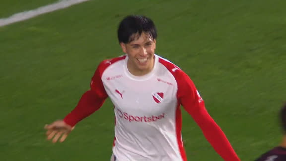 Derechazo y a cobrar: golazo de Gutiérrez para el 3-1 de Independiente
