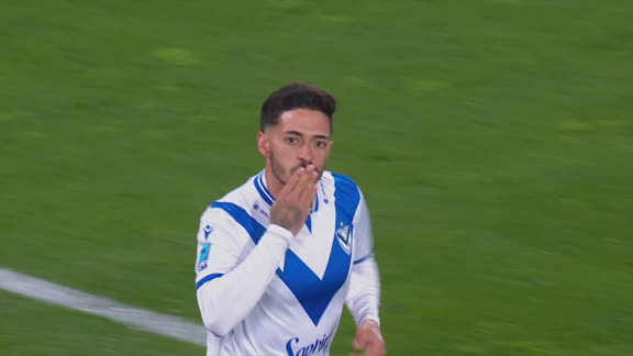 ¡Golazo desde el vestuario de Lanzini para el 1-0 de Vélez!
