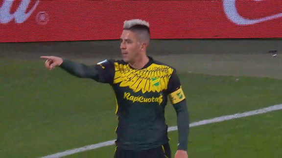 ¡Leandro Fernández empató el partido ante Vélez!
