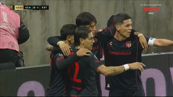 Gol do Estudiantes de La Plata na Libertadores! Ex-Botafogo abre o placar contra a Universidad Católica de fora da área