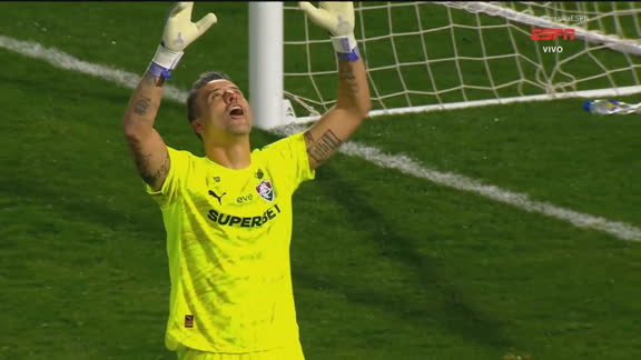 Fábio salva o Fluminense, pega o último pênalti decisivo e tricolor carioca vai às quartas da Libertadores