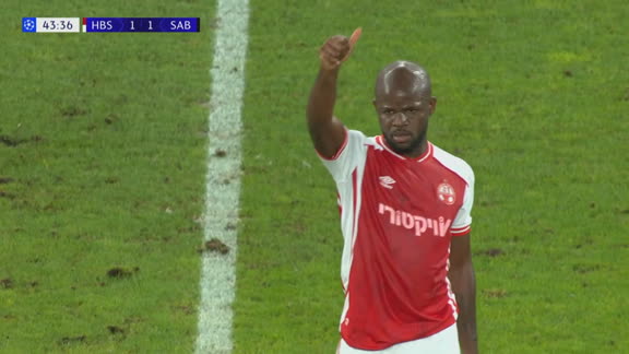 ¡Rebote y adentro: Javon East marcó el 1-1 para el Hapoel!