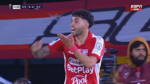 Fausto Vera la perdió y Bustos tuvo el 1-0 ante River