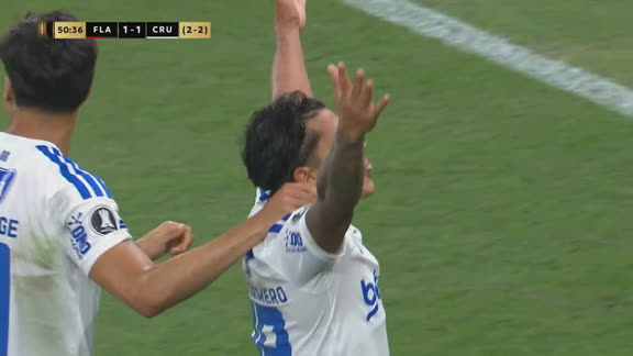 ¡Tremendo bombazo de Lucas Romero y 1-1 para Cruzeiro!