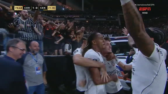 O gol de Bidon com assistência de Memphis que colocou o Corinthians nas quartas da Libertadores