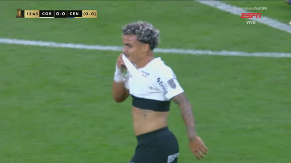 Quase um golaço do Corinthians! Kaio César finaliza com muito 'veneno' e assusta Rosario Central; VEJA