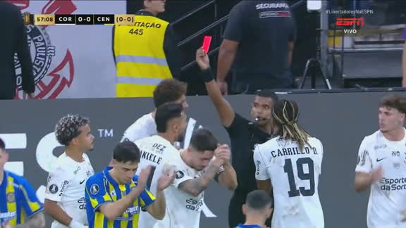 EXPULSO! Raniele recebe cartão vermelho direto após entrada dura em jogador do Rosario Central