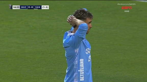 Chega o Macará! Campana bate no canto do gol de Brazão e quase marca contra o Santos