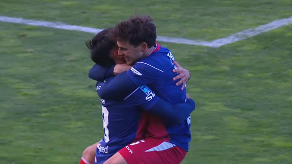¡La clavó en el ángulo! Menossi metió un golazo para el empate de Unión