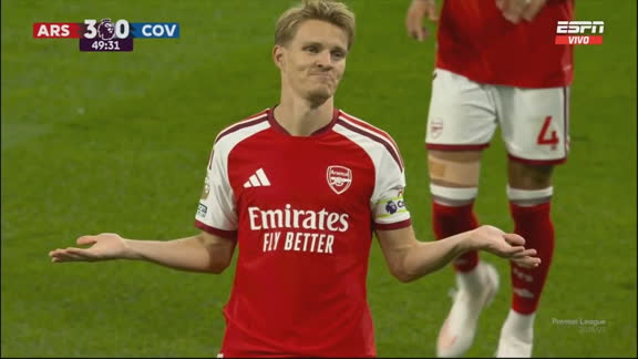 Odegaard culminó una gran jugada y estampó el 3-0 del Arsenal