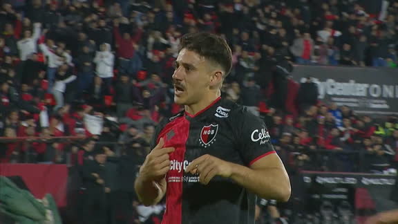 ¡Doblete! Gran definición de Cóccaro para el 2-0 de Newell's