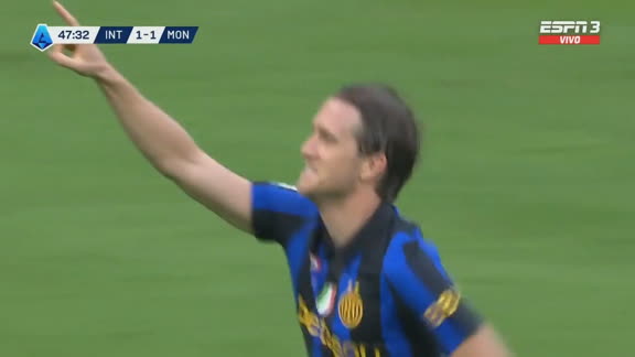 Piotr Zielinski capturó un rebote y puso el 2-1 ante el Monza