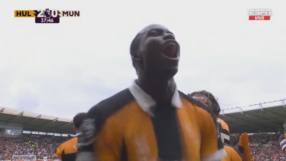¡Hull City estira la ventaja! Golazo de Nobel Mendy para el 2-0 ante el United