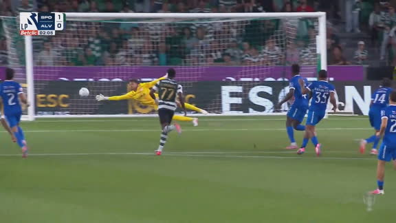 Gol relâmpago! Com menos de dois minutos de jogo, Sporting recuperou a bola no ataque e Maxi Araújo abriu o placar; VEJA