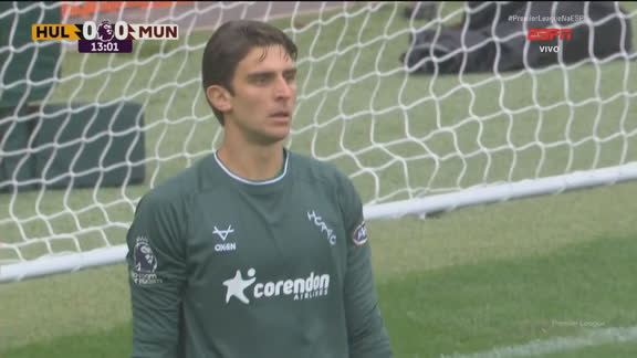 Defesaça de Tzolakis! Defesa do Hull City se atrapalha, e Manchester United quase abre o placar na Premier League!
