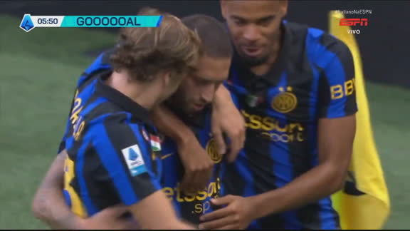QUE GOLAÇO! Çalhanoglu acerta  pancada de fora da área e abre o placar para a Inter contra o Monza