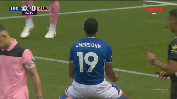 Gol brasileiro na Premier League! Emersonn abre o placar para o Ipswich contra o Sunderland
