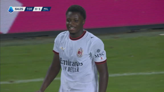 AC Milan pega primero