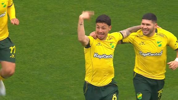 ¡Golazo de Defensa! César Pérez le puso el moño a una gran jugada y gritó el 1-0