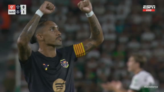 A él le hicieron la falta y él marcó el gol: Raphinha puso el 1 a 0 del Barcelona