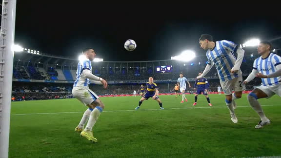 Lodico la sacó en la línea y le negó el segundo de Boca a Flores