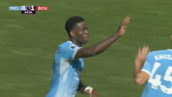 Guehi se redimió y puso el 1-1 ante el Bournemouth