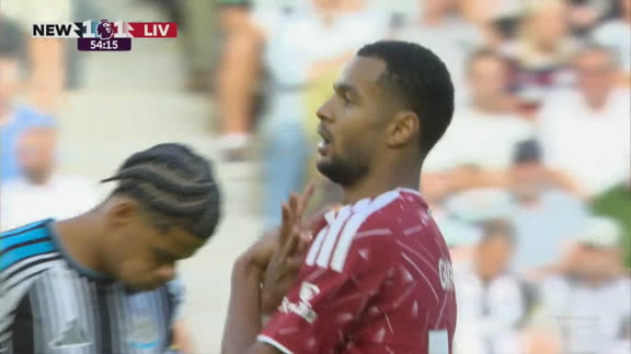 Cody Gakpo recibió, le dieron tiempo y la clavó contra un palo para el 1-1 de Liverpool