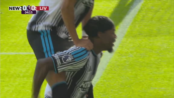 Contraataque perfecto de Newcastle y definición de Elanga para el 1-0