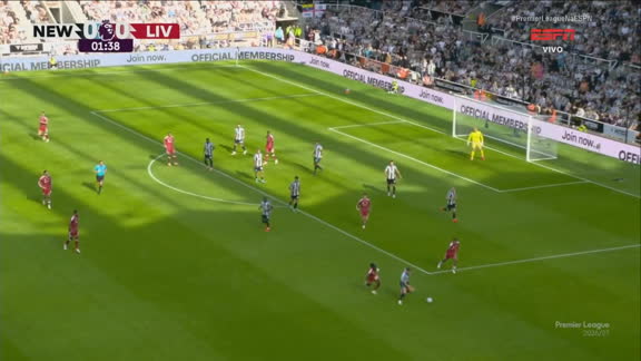 Gol do Newcastle! Elanga abre o placar contra o Liverpool em menos de 5 minutos após contra-ataque fatal
